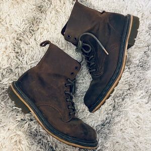 gently worn, unisex dr martens